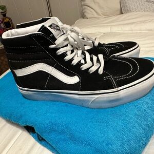 Vans size for Men 7.5 , Women size 9.0